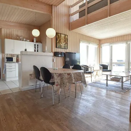 Stunning Home In Faaborg With Kitchen בית נופש